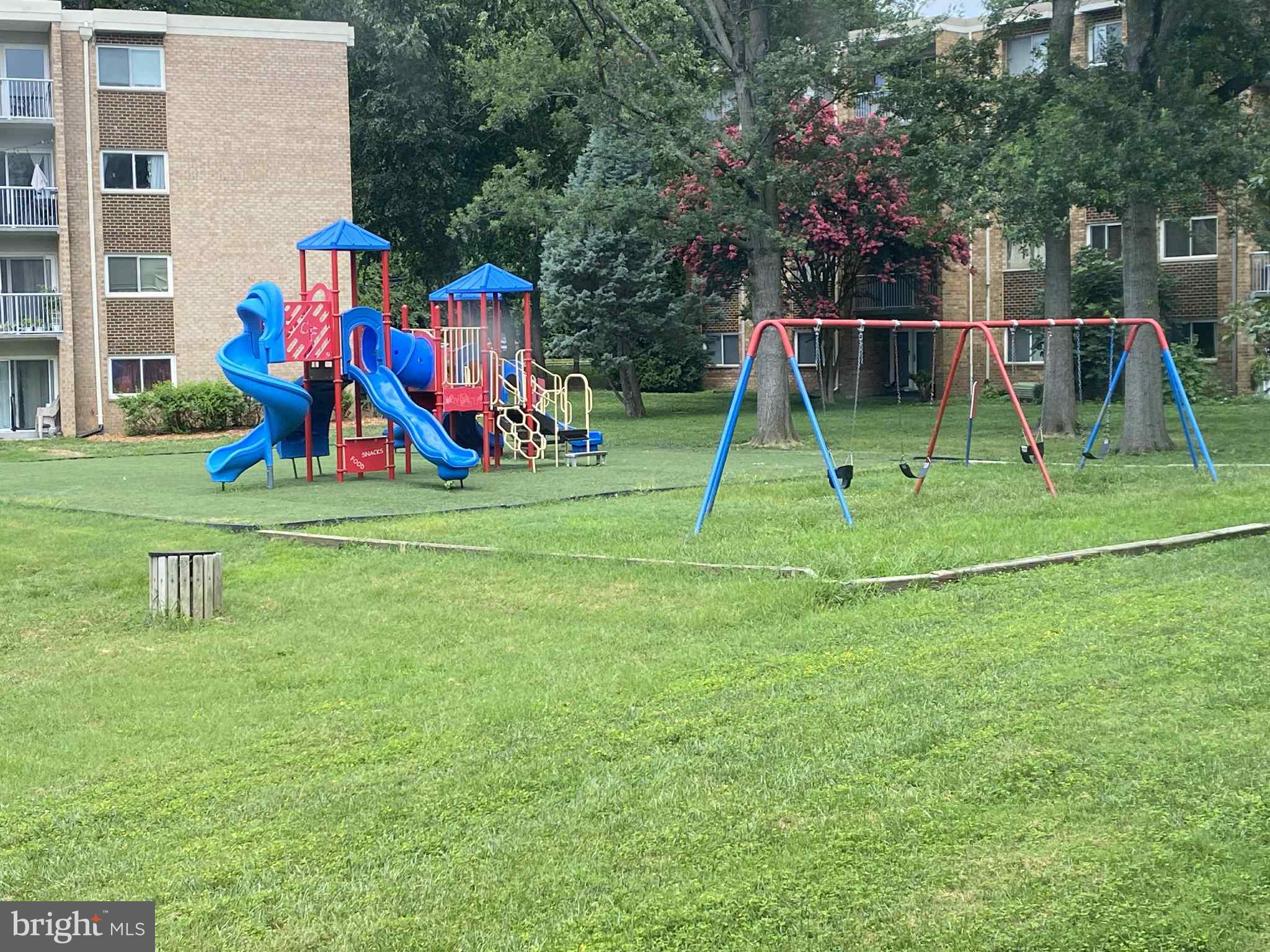 YORKTOWNE SQUARE - Residential