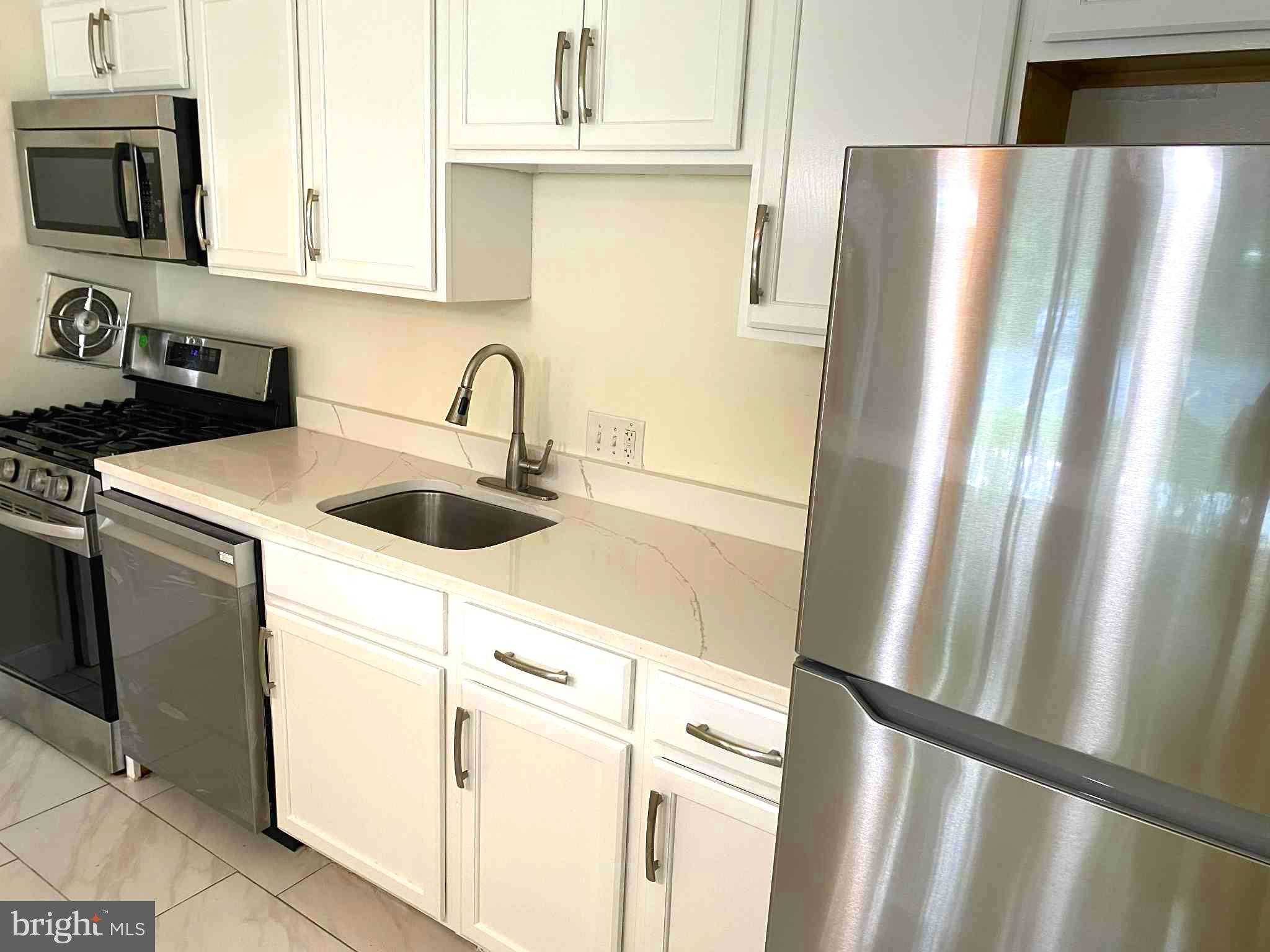 YORKTOWNE SQUARE - Residential