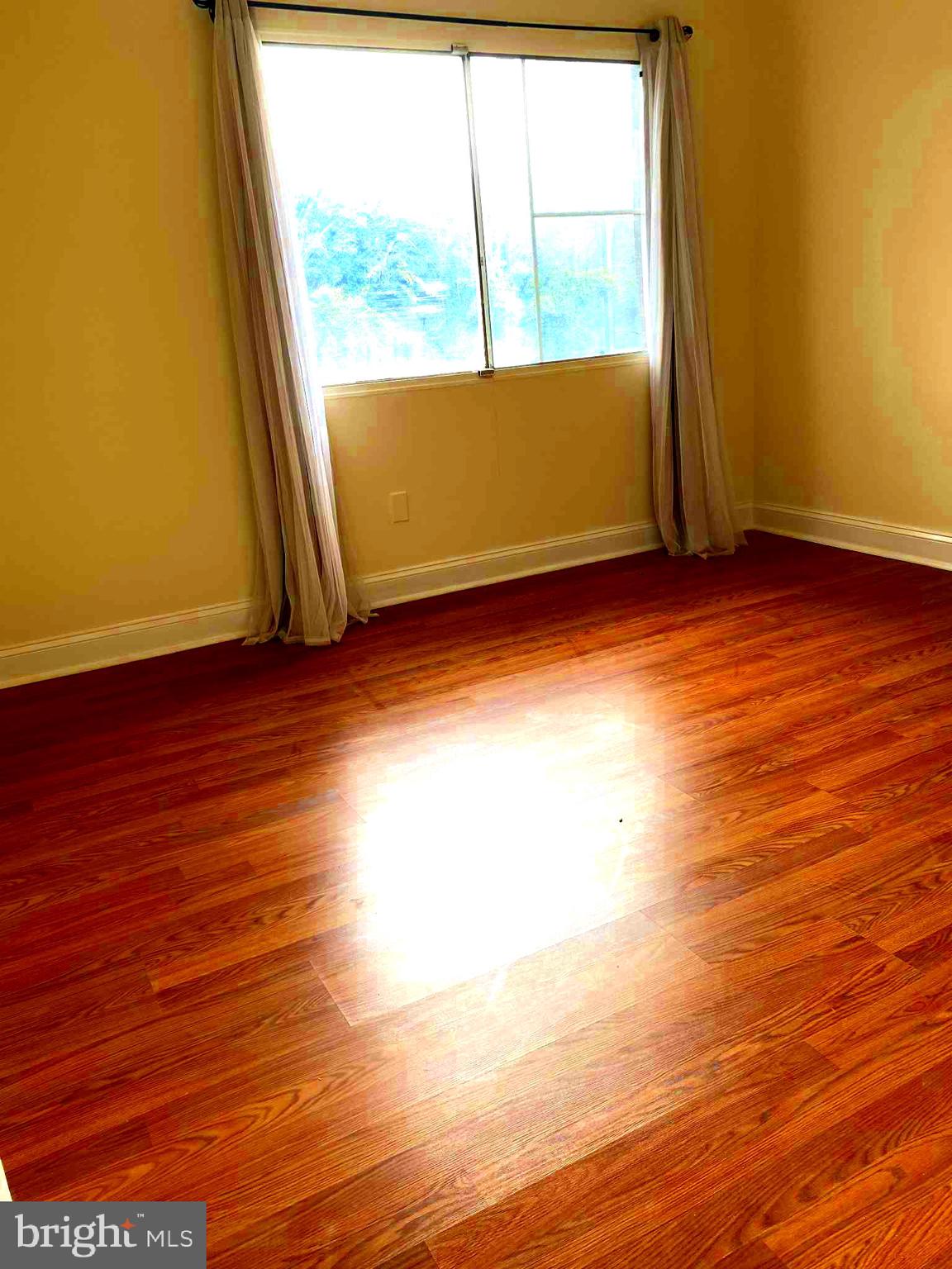 YORKTOWNE SQUARE - Residential