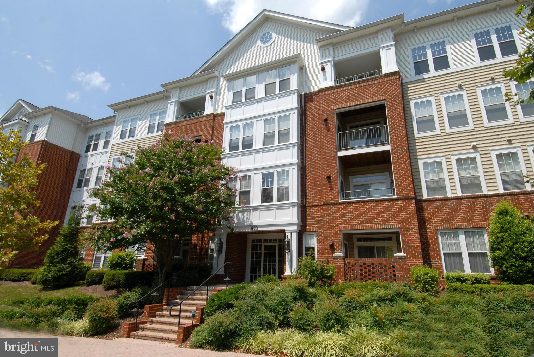 2-level Top Floor Condo in KING FARM. Spacious condo boasting 2,322 square feet. Loft, living room w/ gas fireplace & dining room. kitchen w/ lots of cabinet & counter space & breakfast room. New Carpeting & New GE Slate Kitchen Appliances. Free1-yr Home Warranty + 1-car detached garage conveys. Community Amenities: exercise room, pools, tot lots and FREE Shuttle to Shady Grove Metro. Don't Miss!