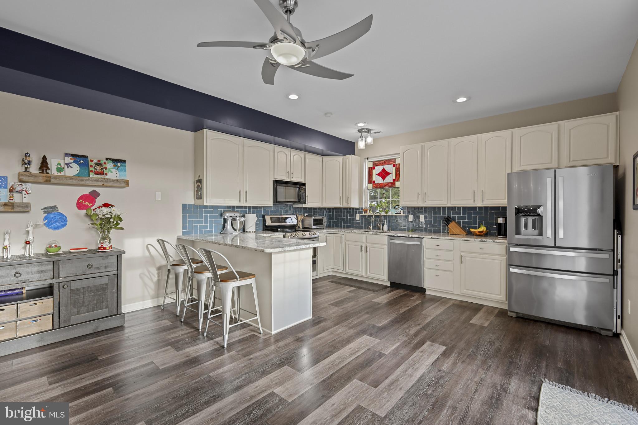 SAUNDERS POINT - Residential