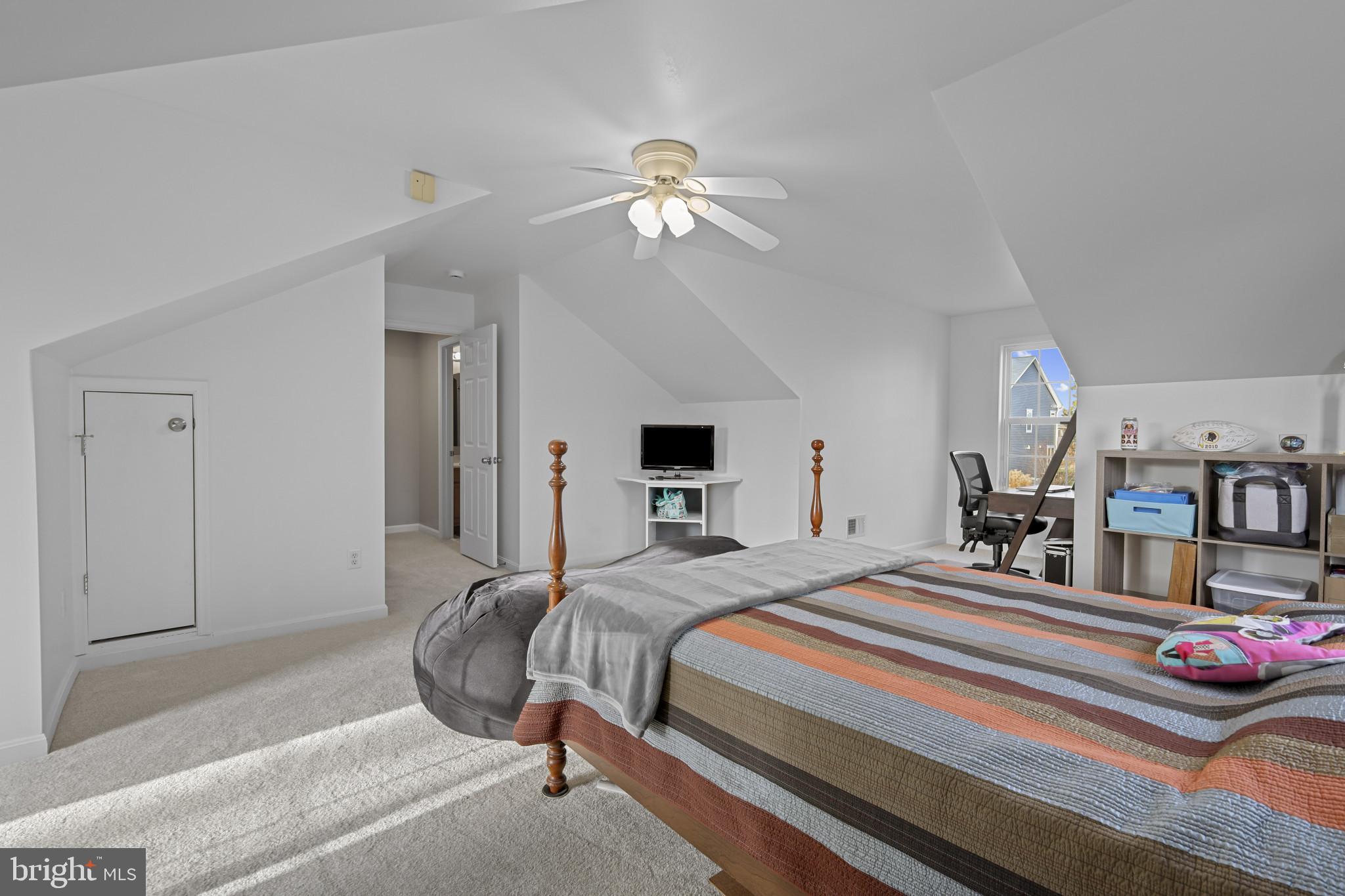 SAUNDERS POINT - Residential