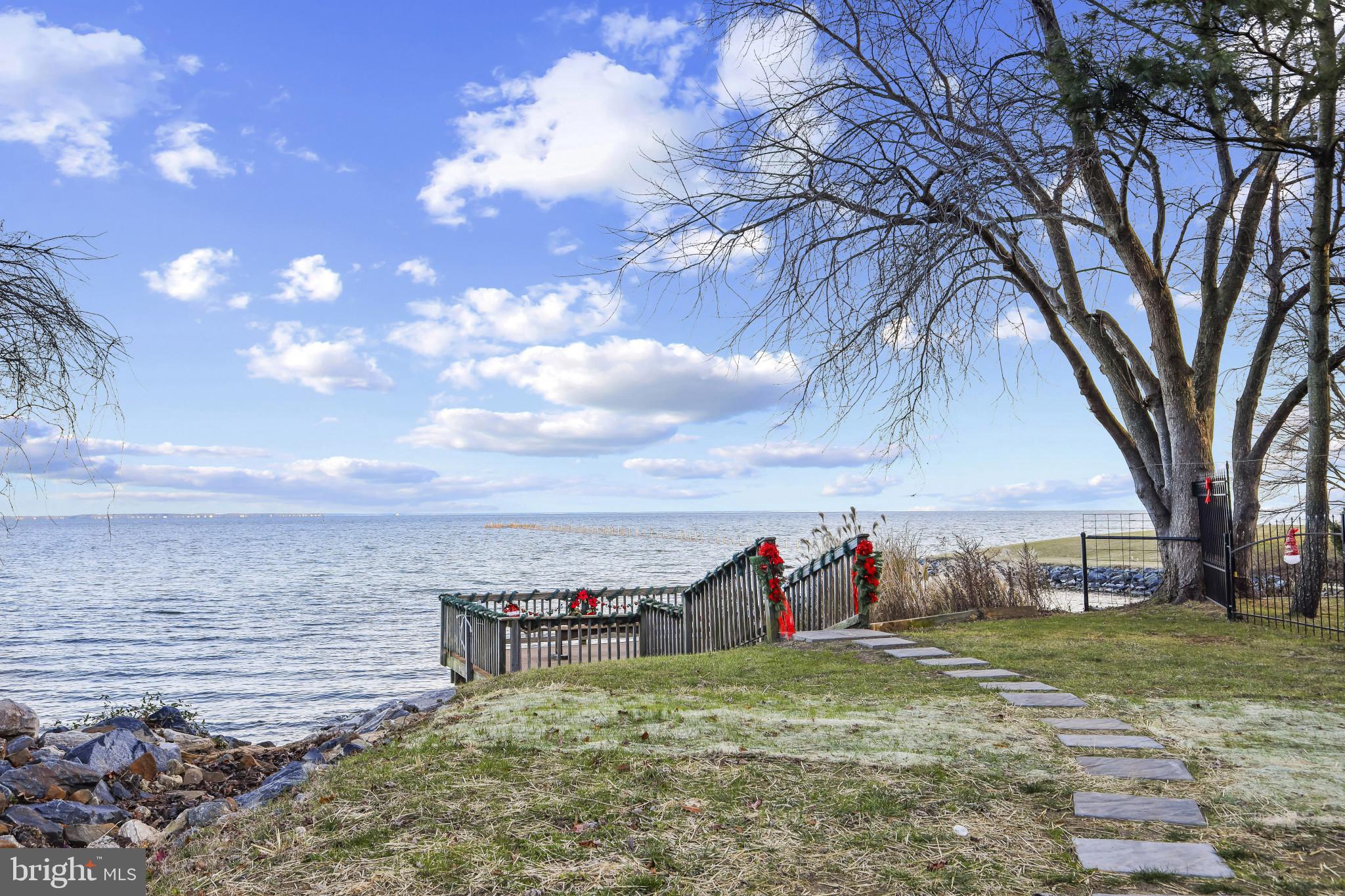 SAUNDERS POINT - Residential
