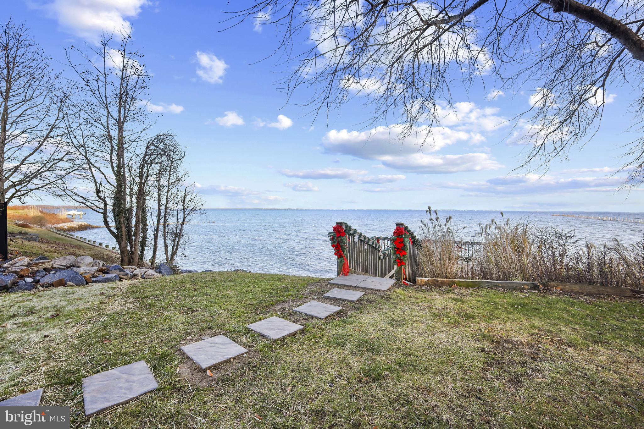 SAUNDERS POINT - Residential