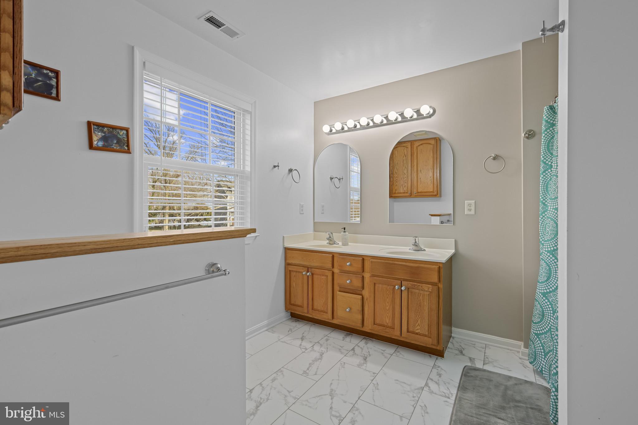 SAUNDERS POINT - Residential