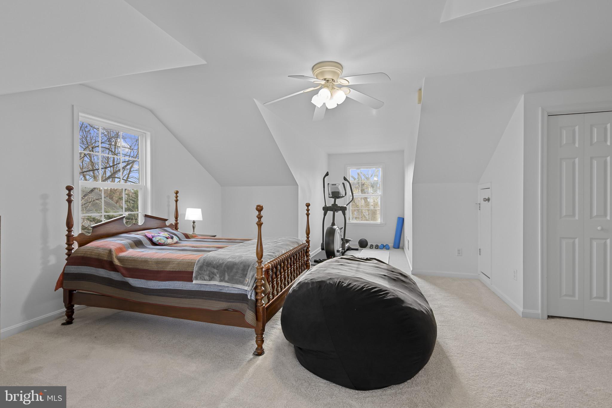 SAUNDERS POINT - Residential