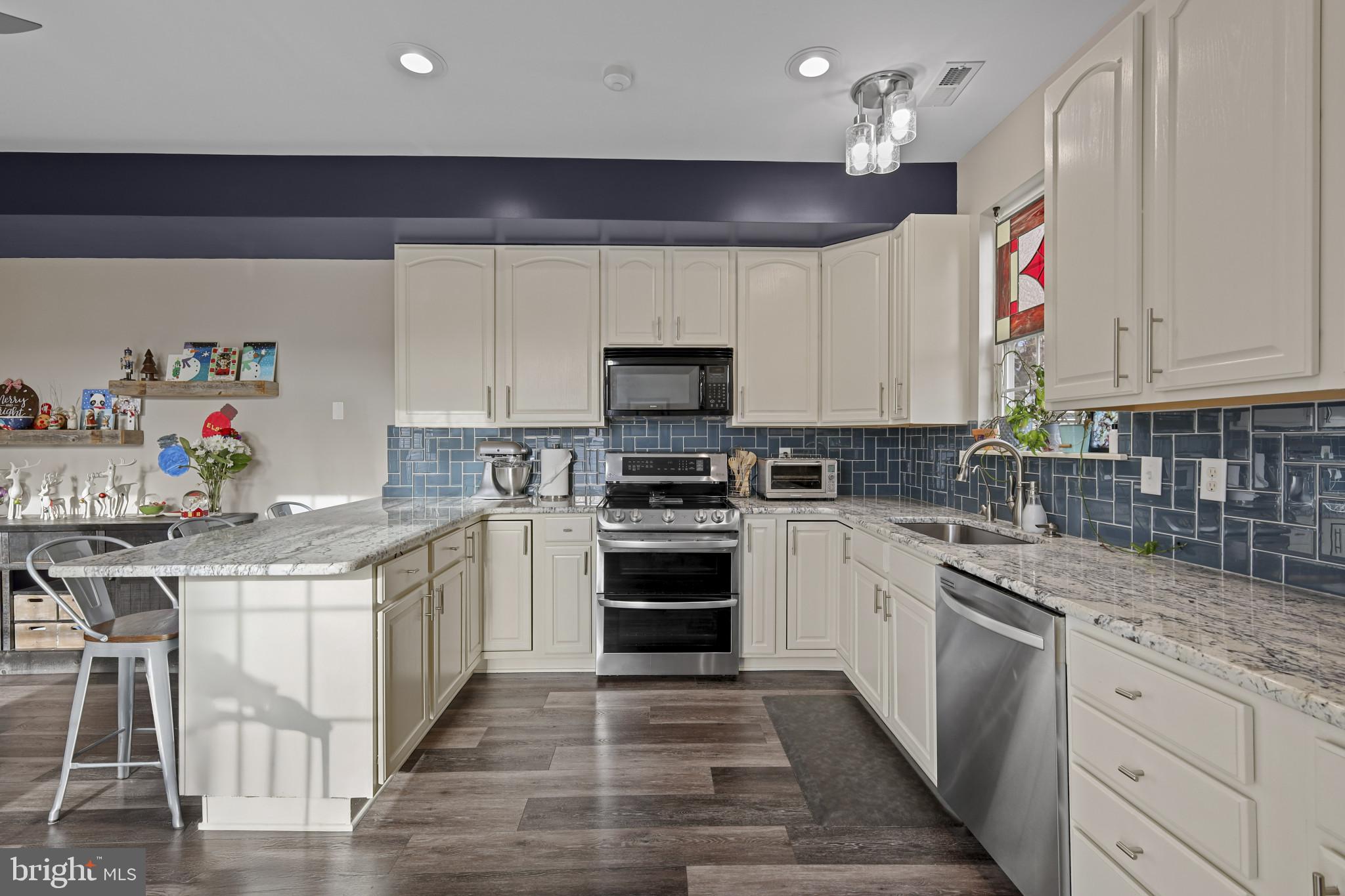 SAUNDERS POINT - Residential