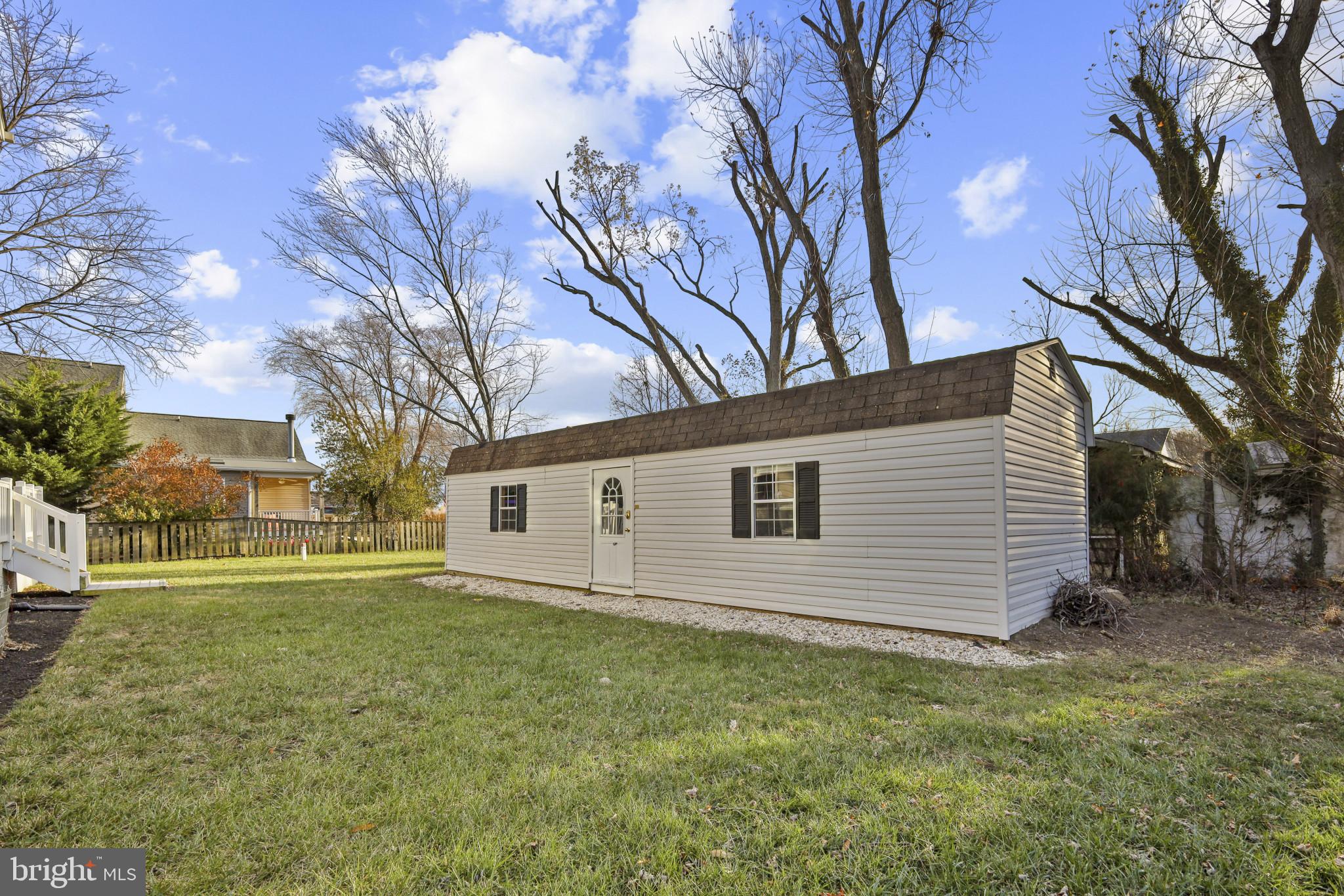 SAUNDERS POINT - Residential