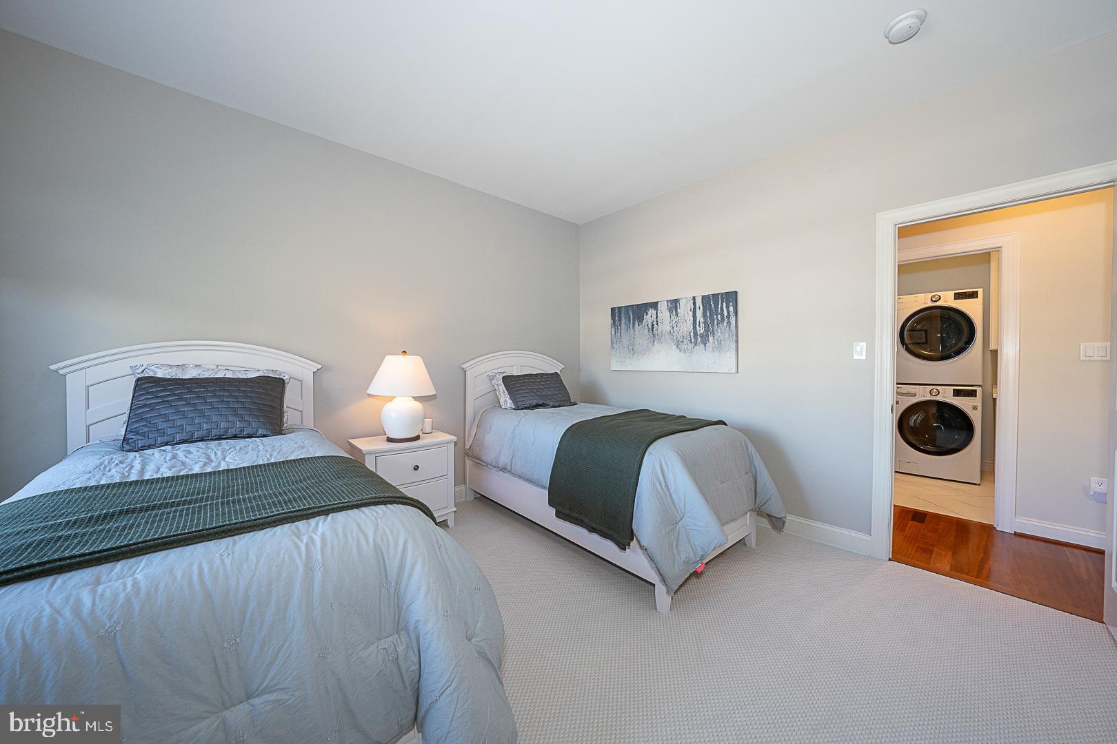 CHERRY CREEK - Residential