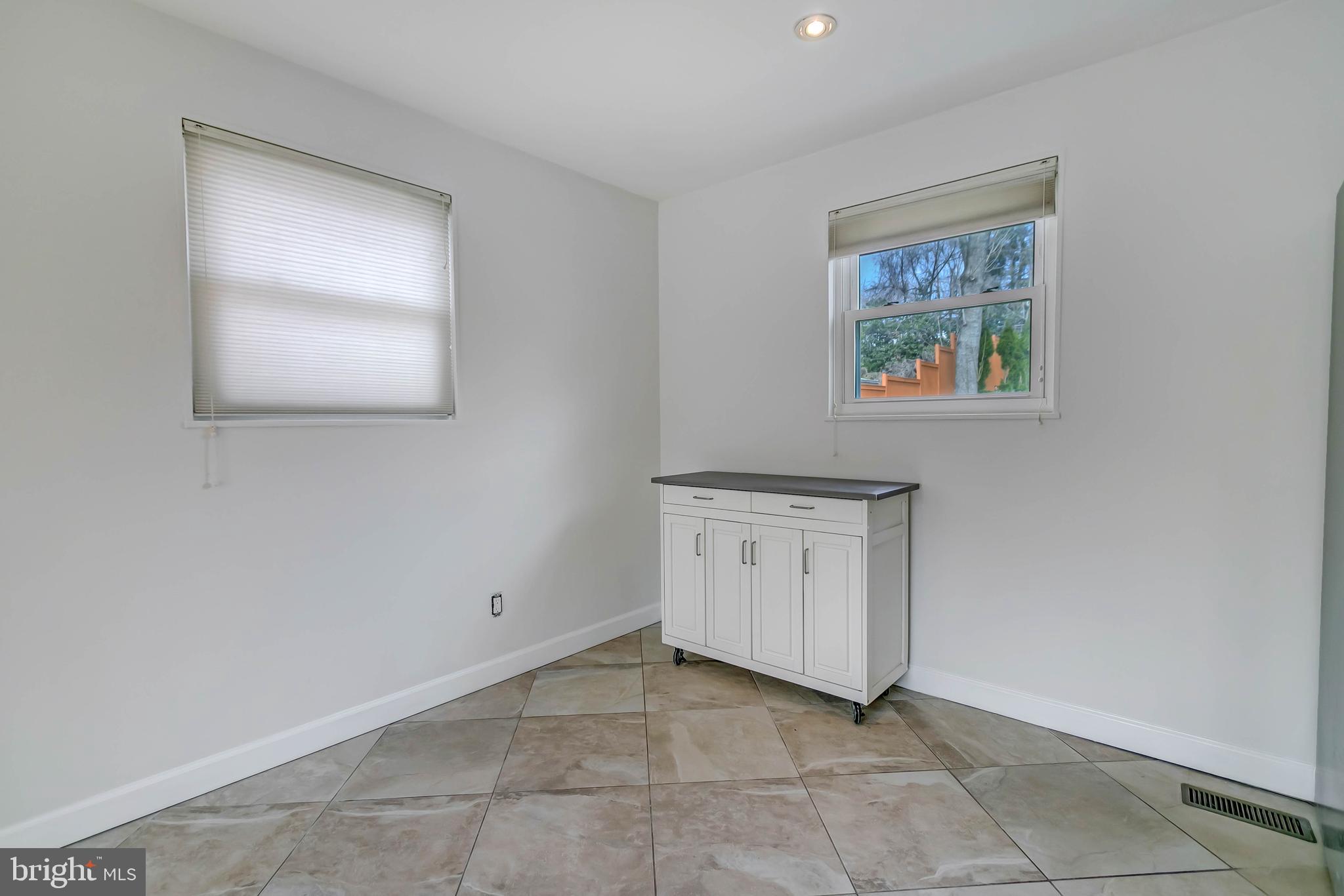 RANDOLPH HILLS - Residential Lease