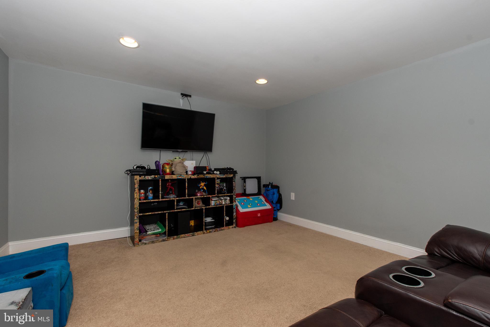 RIVERWOOD PARK - Residential