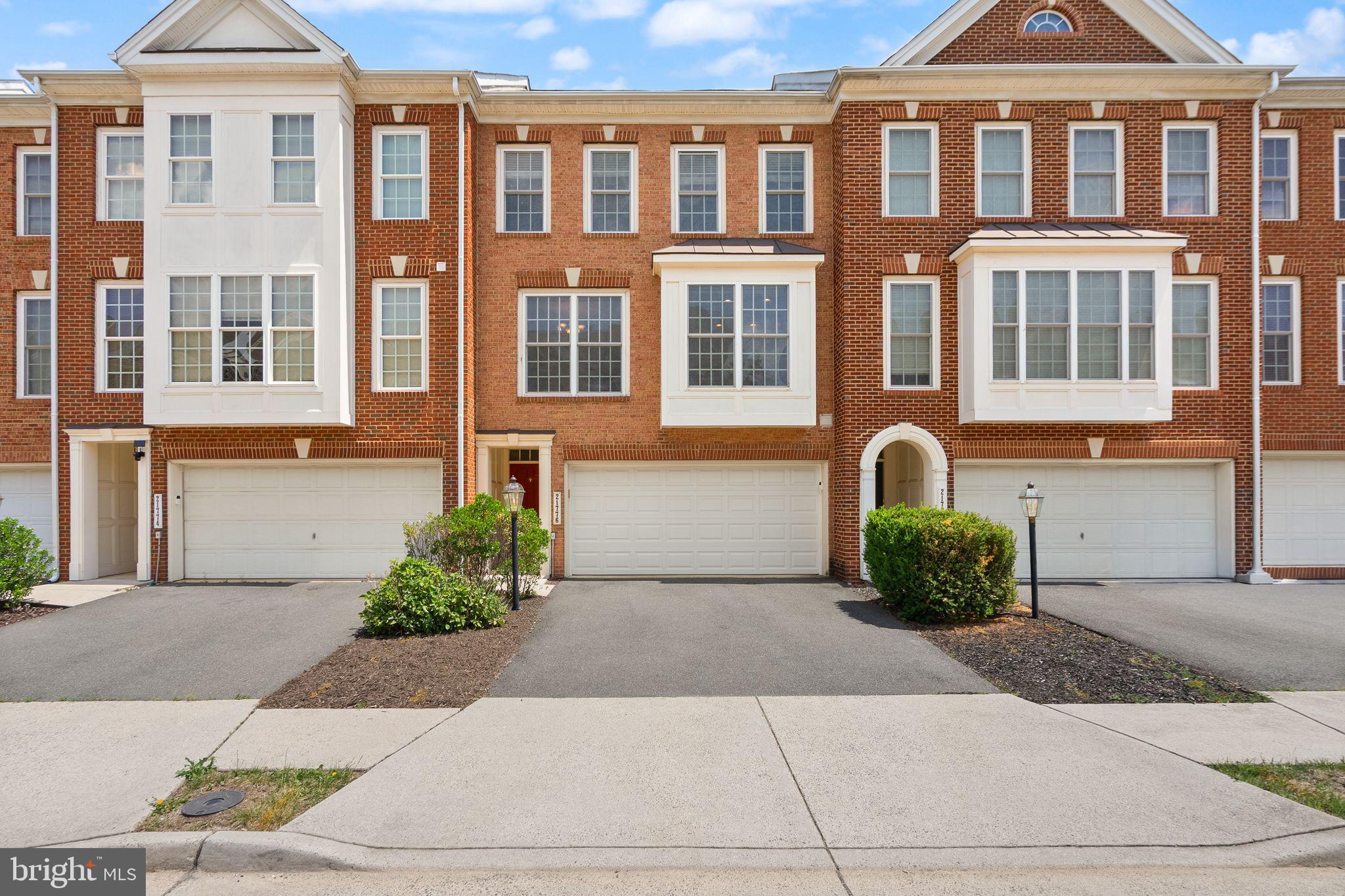 21776 LADYSLIPPER SQUARE