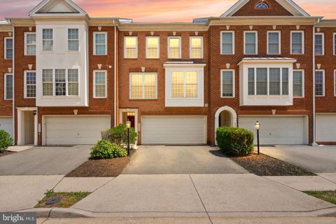 Photo of 21776 Ladyslipper Square, ASHBURN, VA 20147 (MLS # VALO2126050)