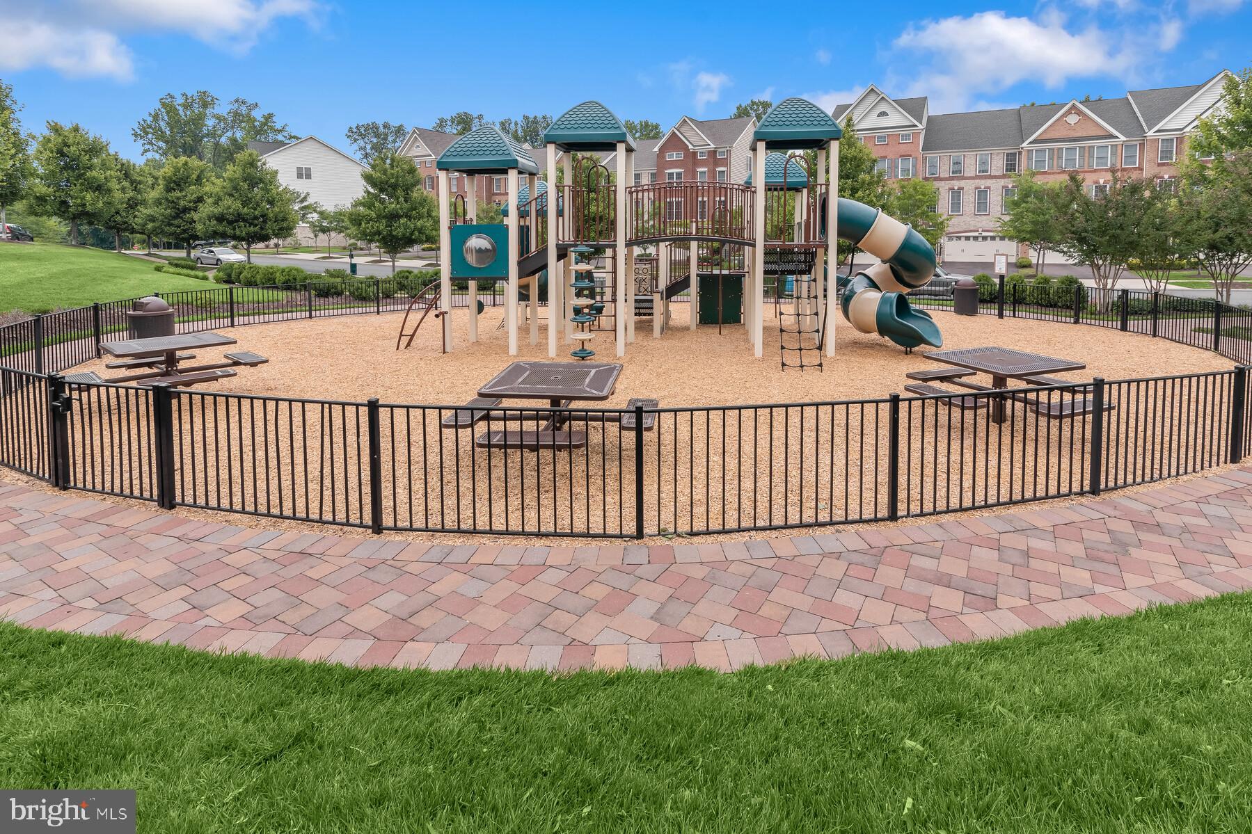 MARLBORO RIDGE - Residential