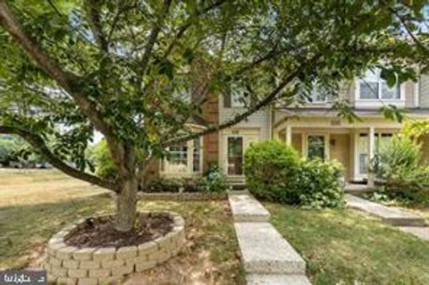 Photo of 528 Jared Square NE, LEESBURG, VA 20176 (MLS # VALO2130470)