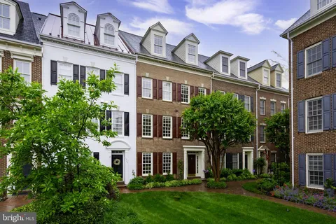 1225 Roundhouse Lane, Alexandria, VA MLS: VAAX2045010