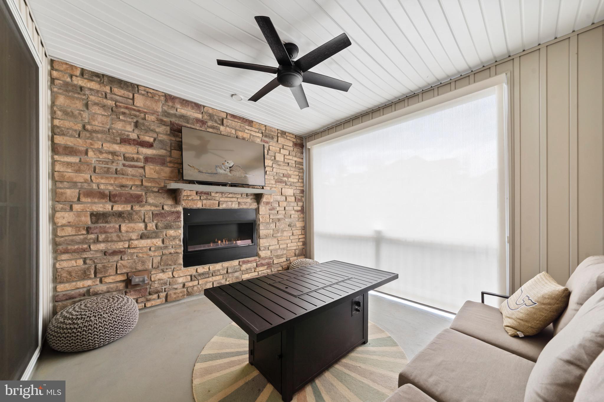 PONDS EDGE - Residential