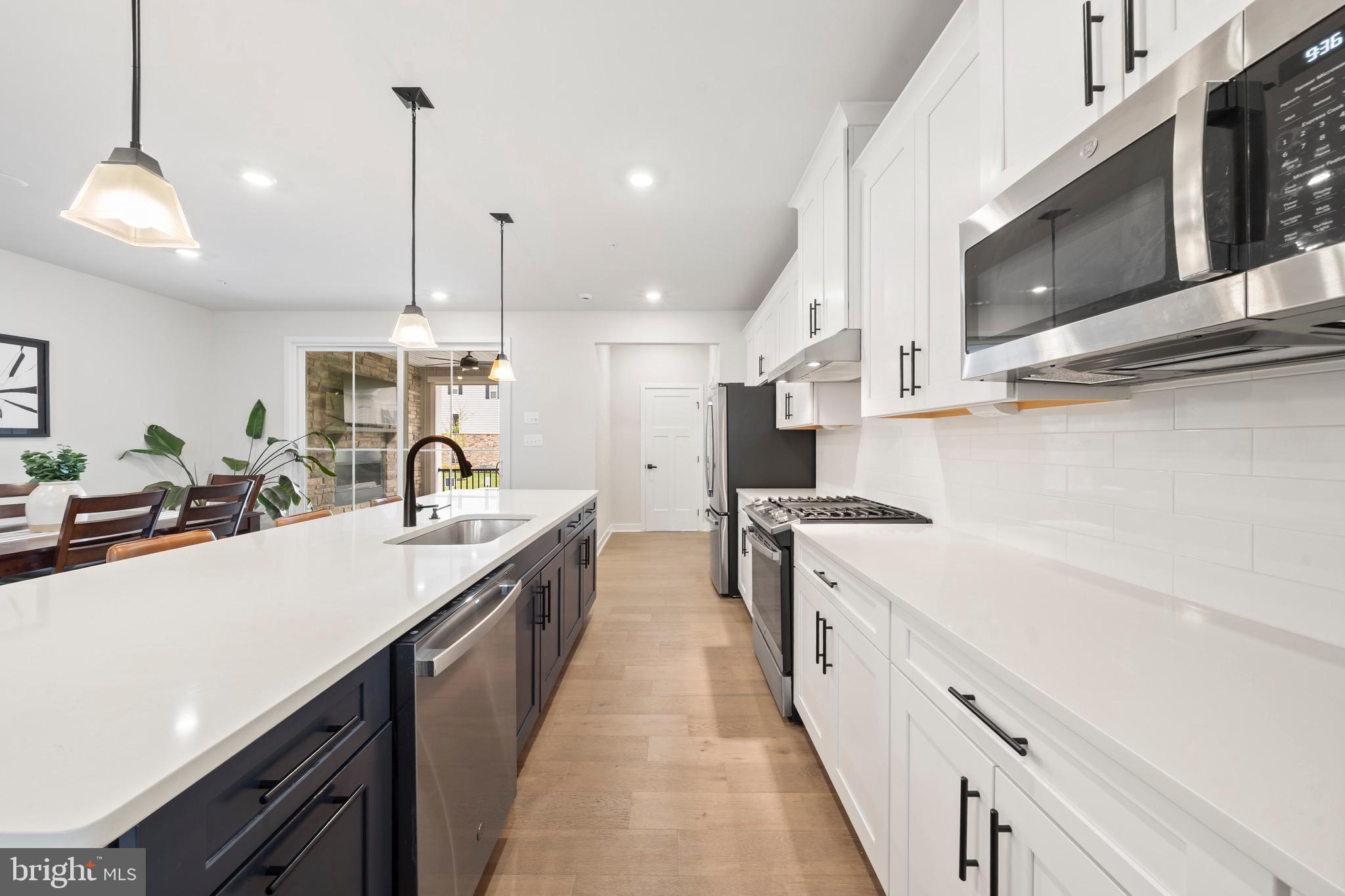 PONDS EDGE - Residential