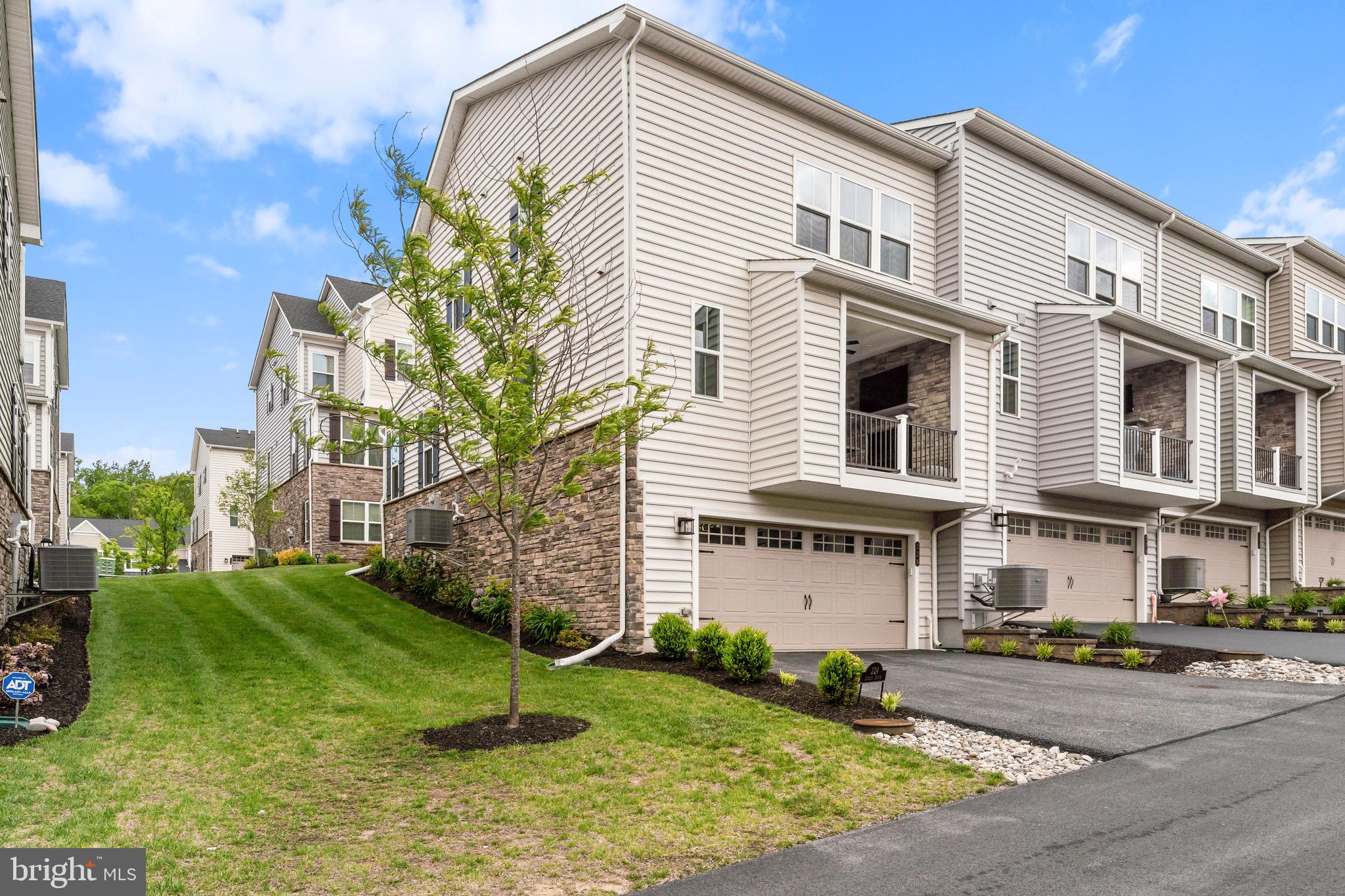 PONDS EDGE - Residential
