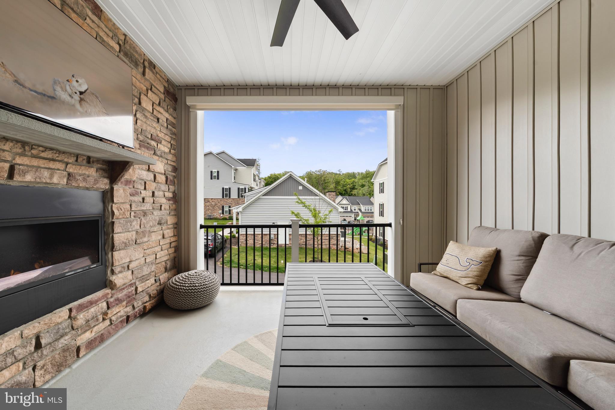 PONDS EDGE - Residential