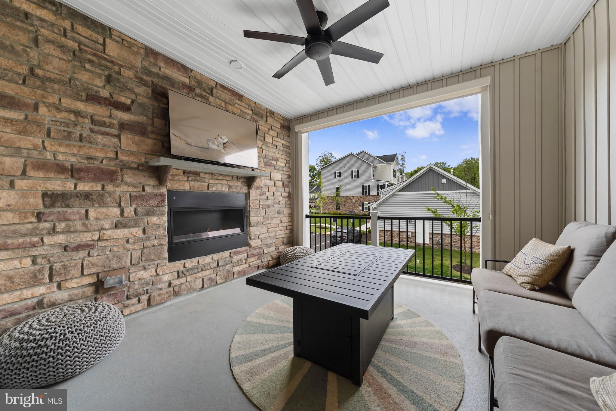 PONDS EDGE - Residential