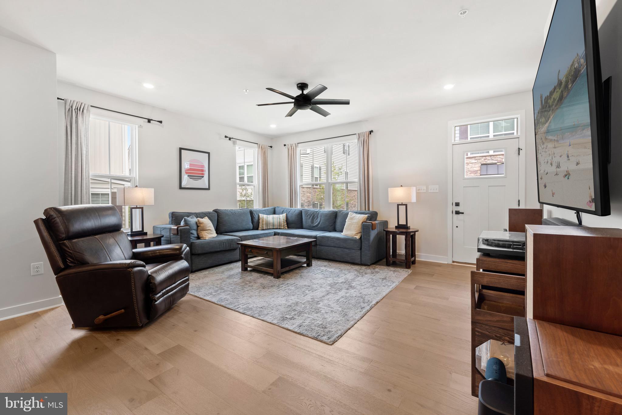 PONDS EDGE - Residential