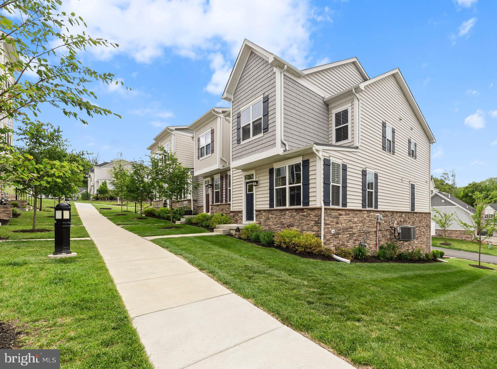 PONDS EDGE - Residential
