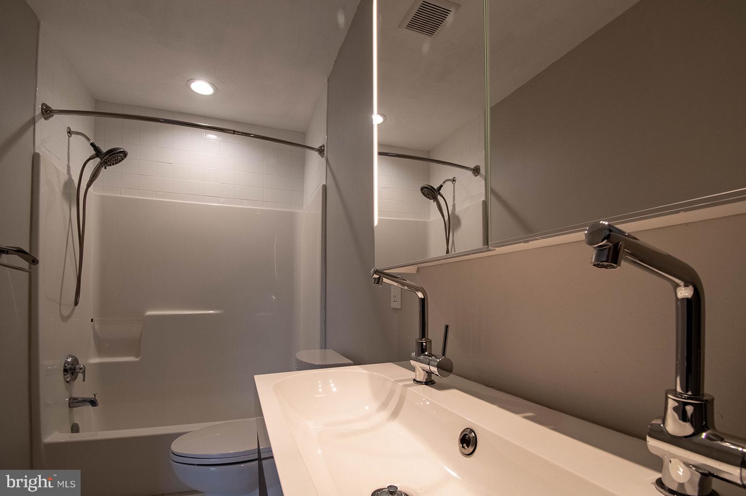 NEW MARKET WEST - Residential Lease