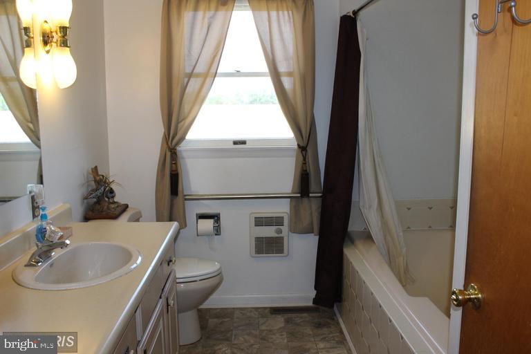 STILL POND - Residential Lease