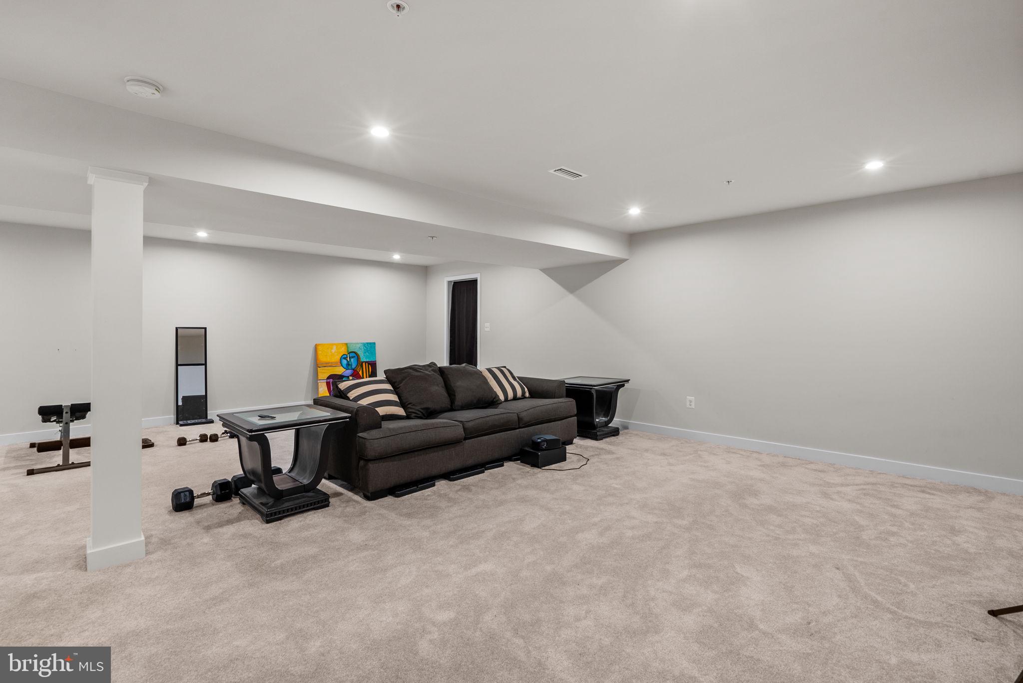 JAMES RUN CARRIAGE HOMES - Residential