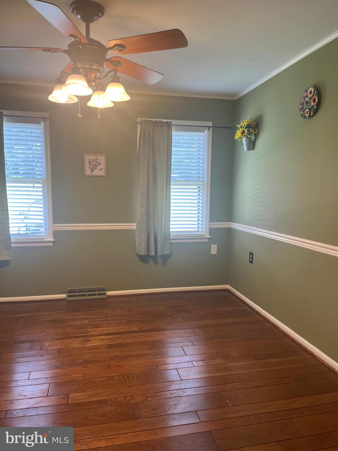 38 LEEWARD COURT