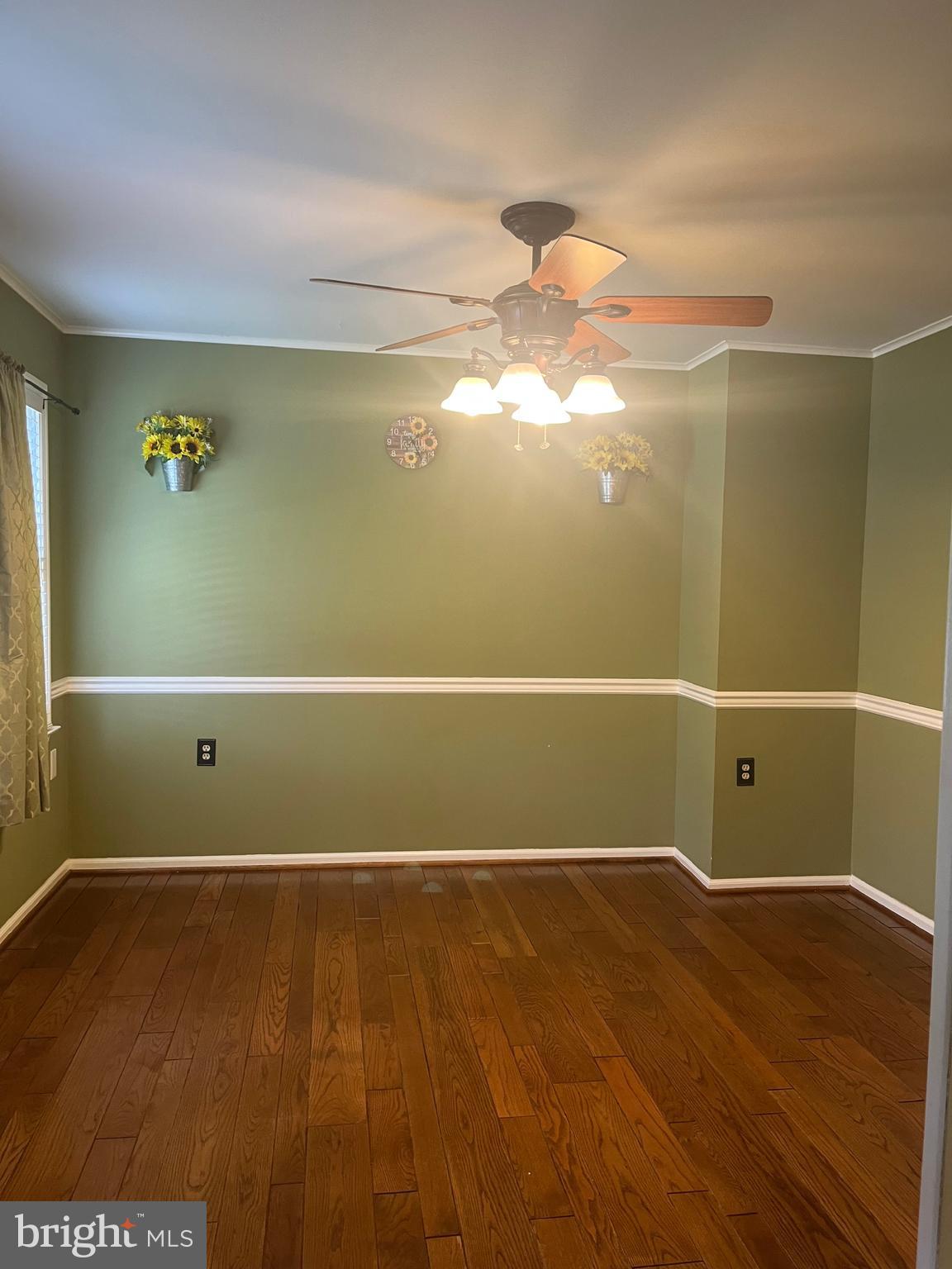 38 LEEWARD COURT