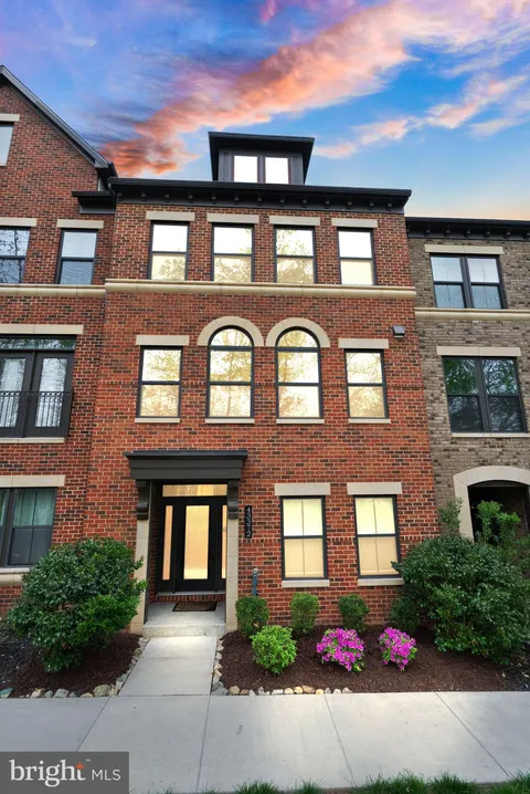 43372 Apple Orchard Square, Ashburn, VA MLS: VALO2092376