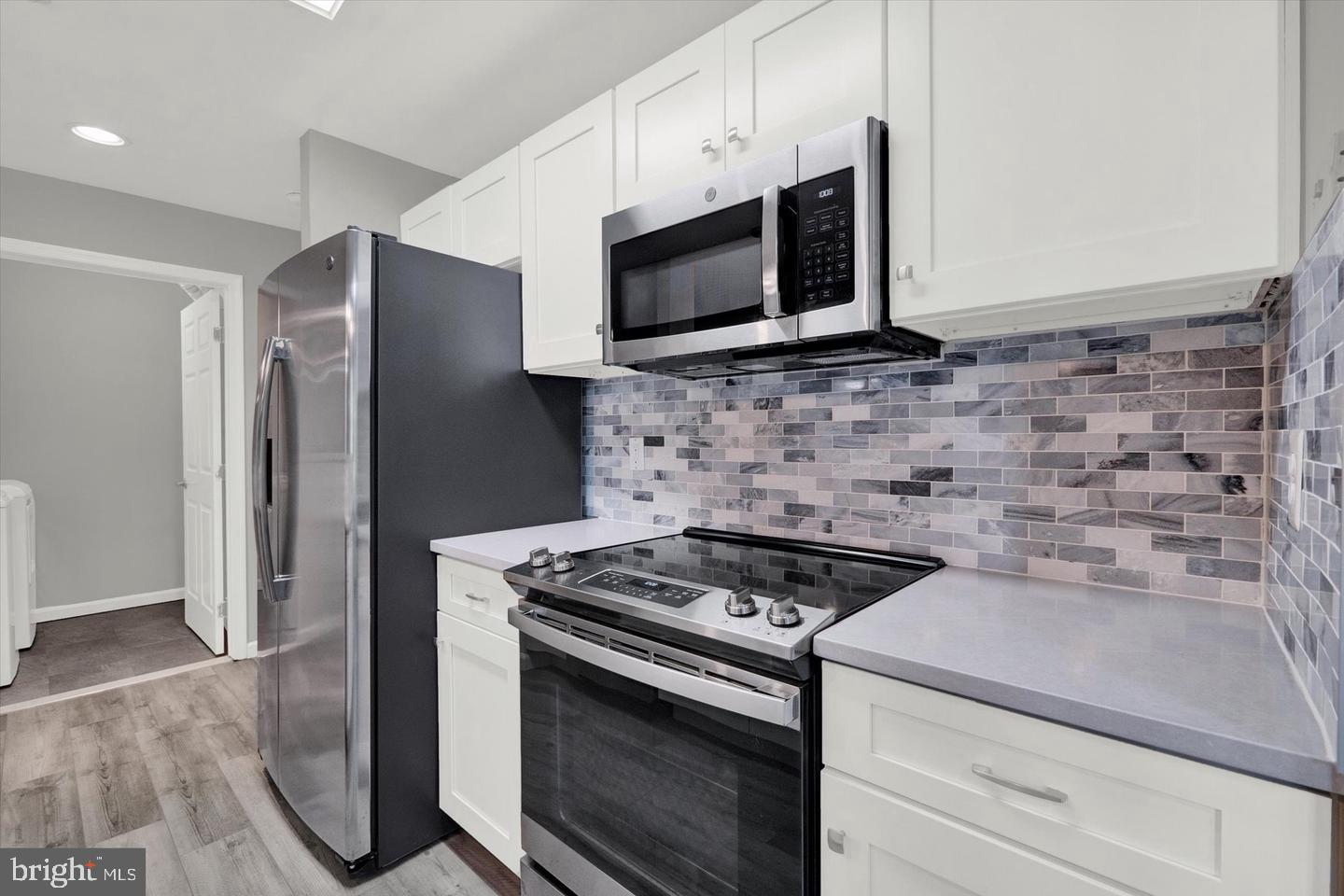 2406 ELLSWORTH WAY 1B