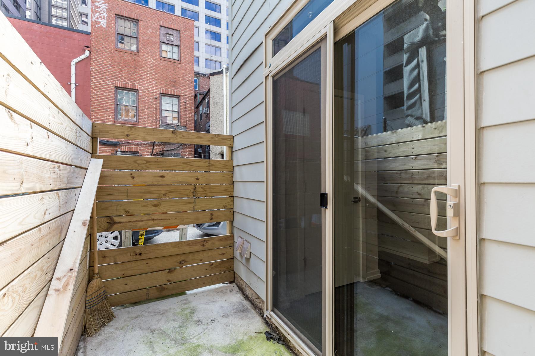 CENTER CITY - Residential Lease