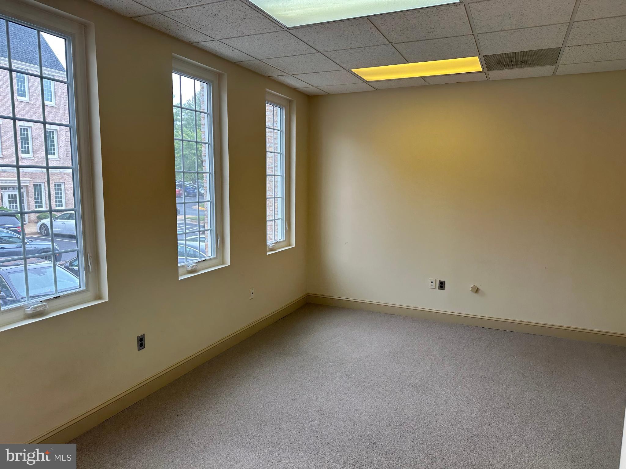 FAIRFAX COMMONS - Commercial Sale