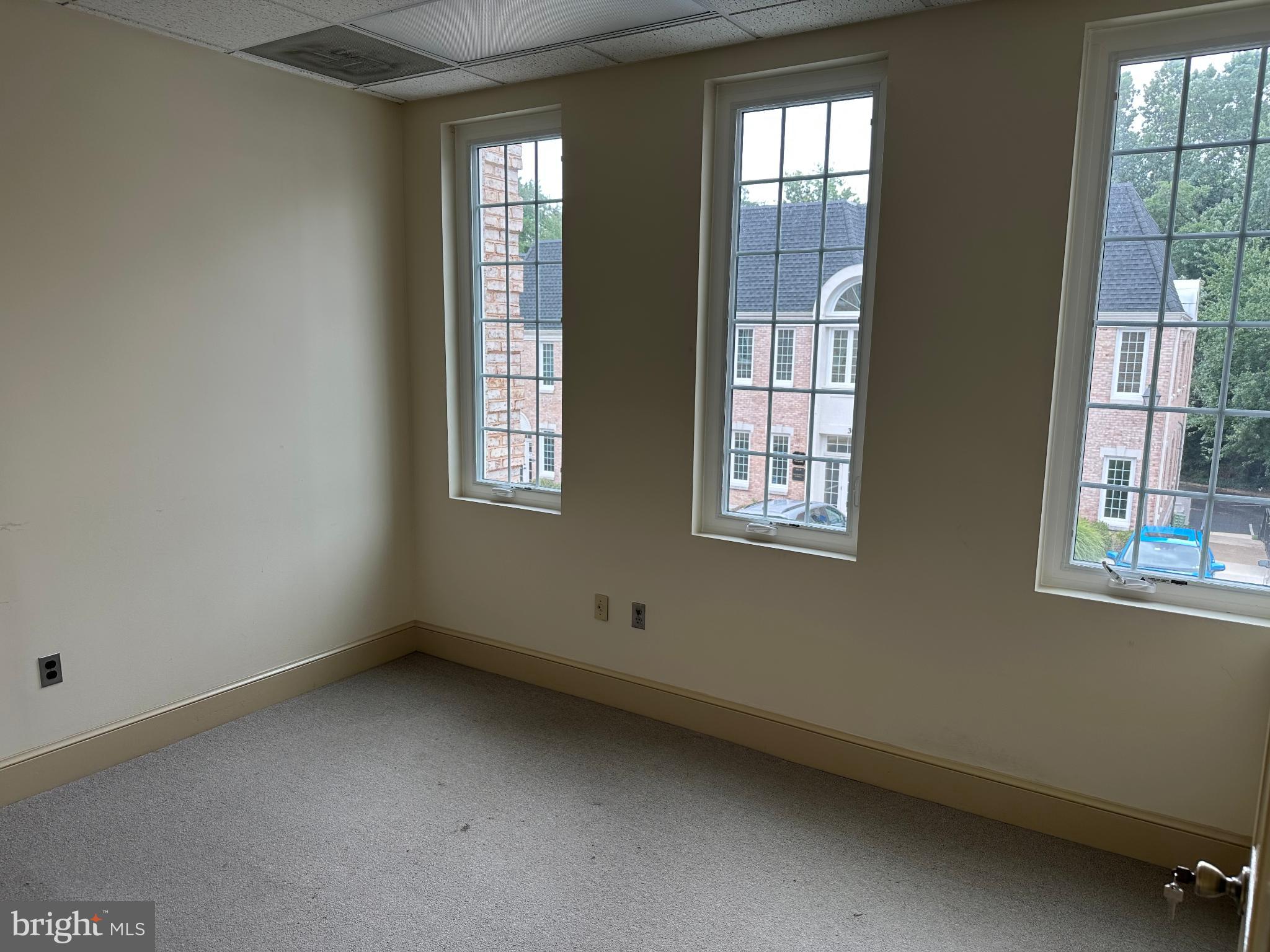 FAIRFAX COMMONS - Commercial Sale