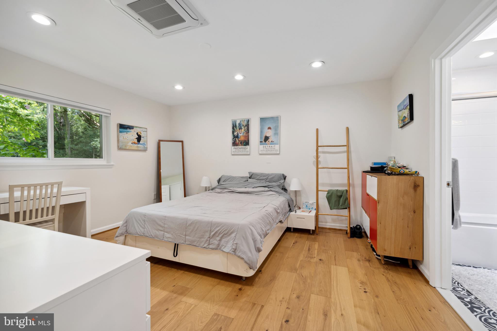 MONTROSE - Residential