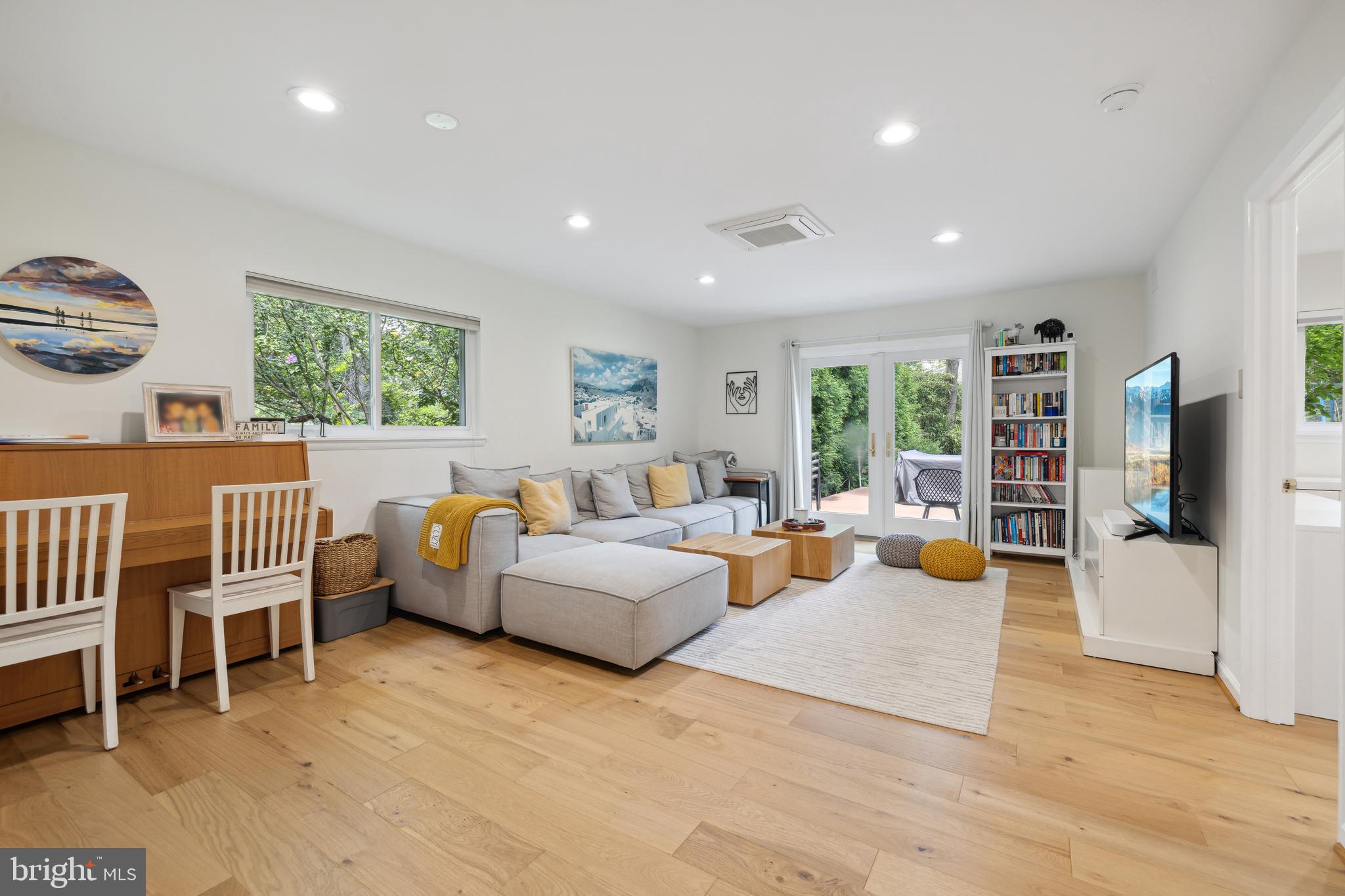 MONTROSE - Residential