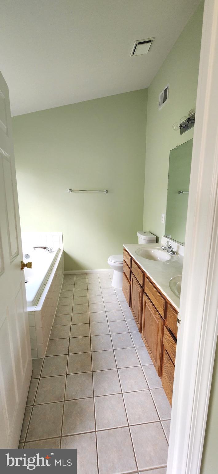 RUSSETT GREEN - Residential Lease