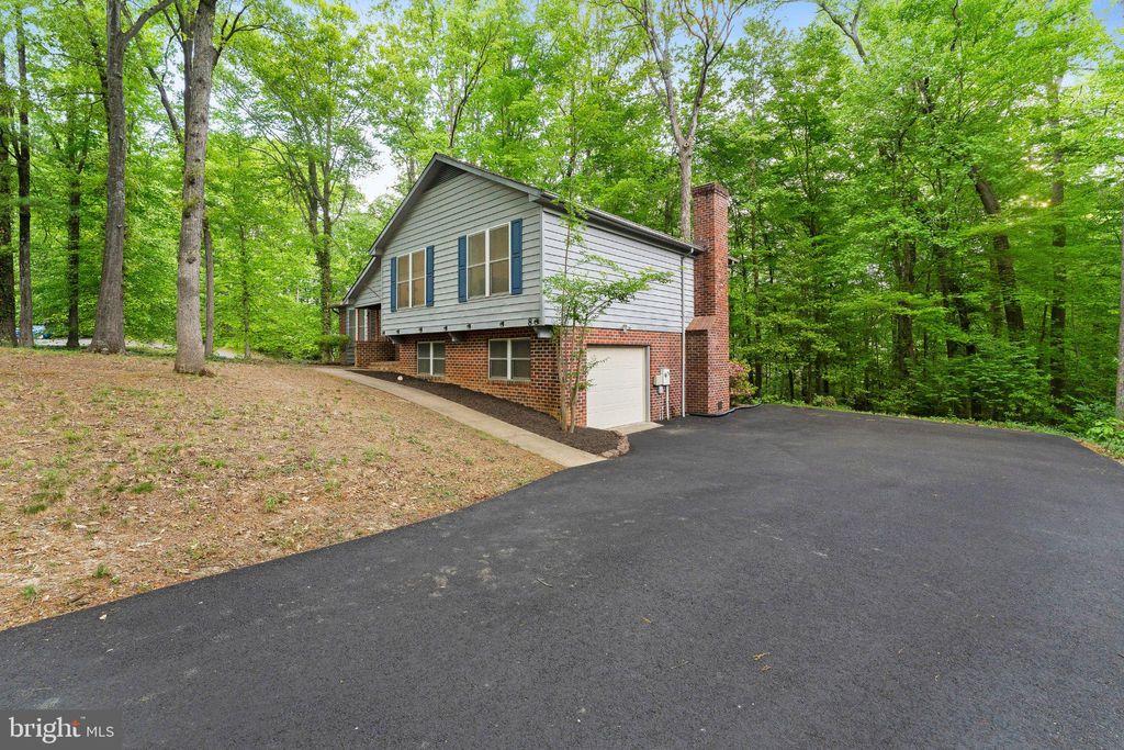 Photo of 8 Adam Court, FREDERICKSBURG, VA 22405 (MLS # VAST2048632)