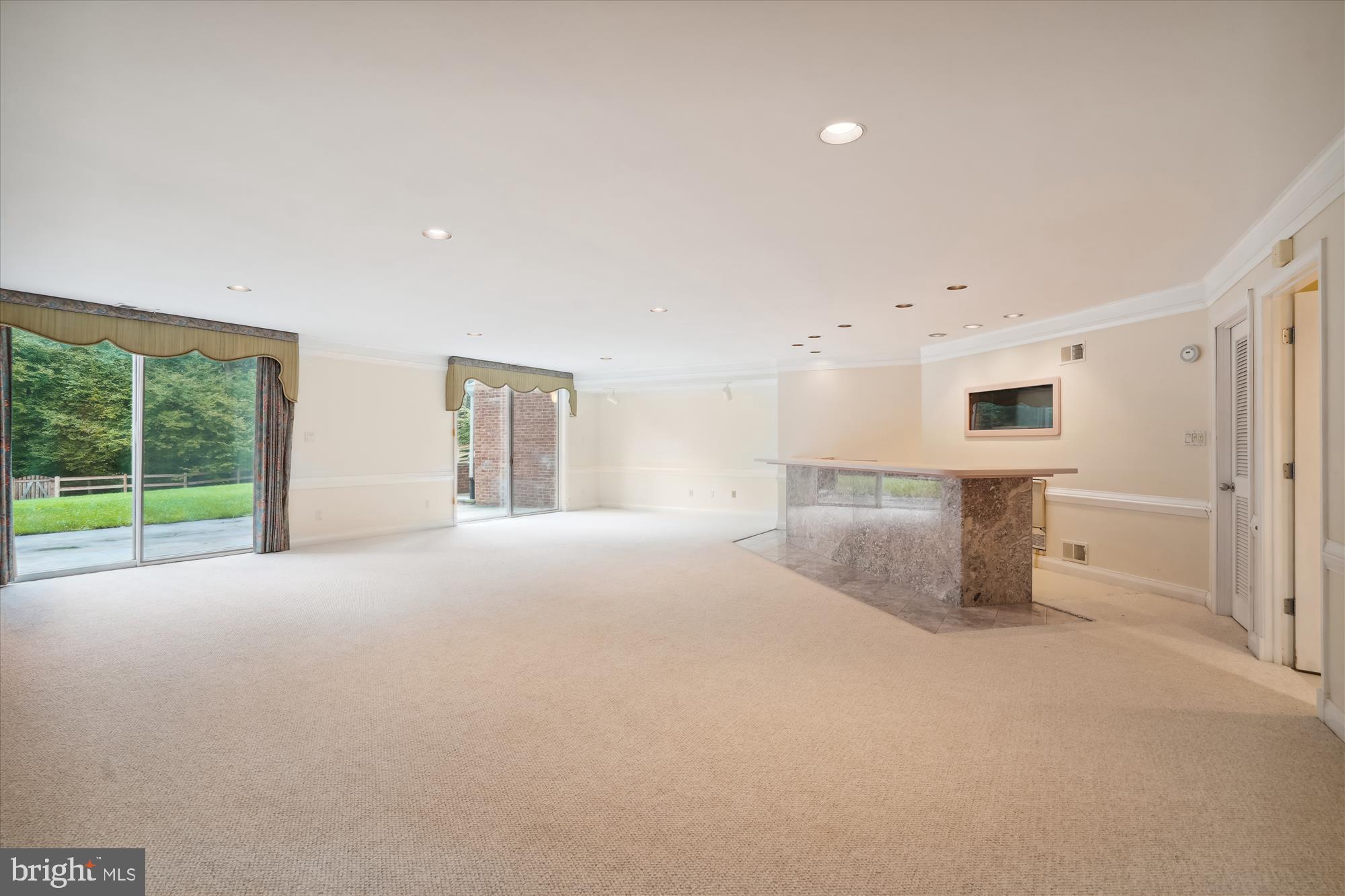 DEERFIELD POND - Residential