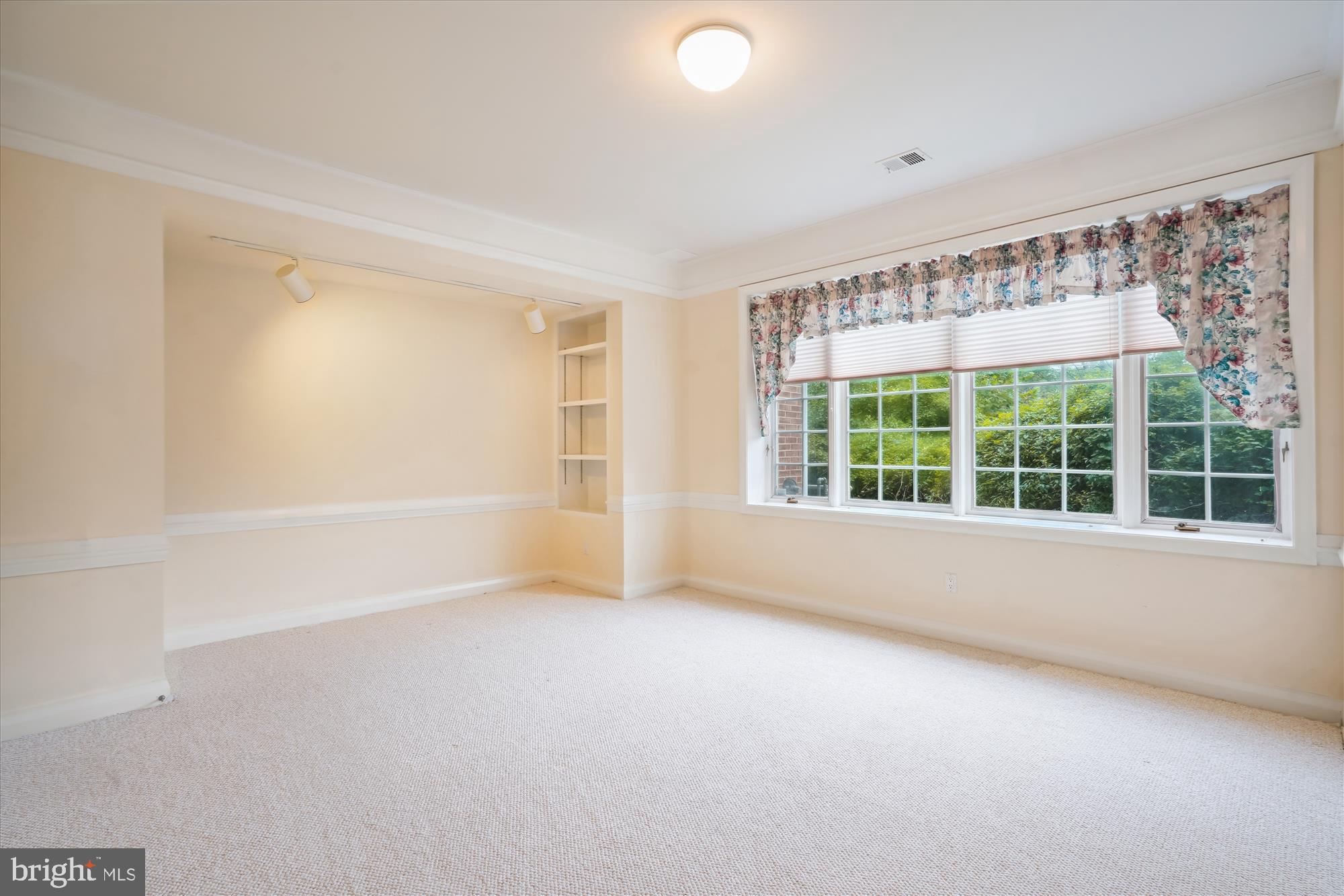 DEERFIELD POND - Residential