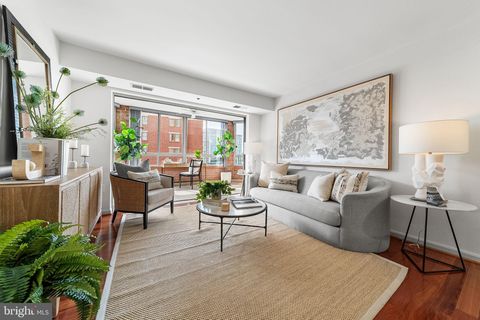 Photo of 2181 Jamieson Avenue #1002, ALEXANDRIA, VA 22314 (MLS # VAAX2058898)