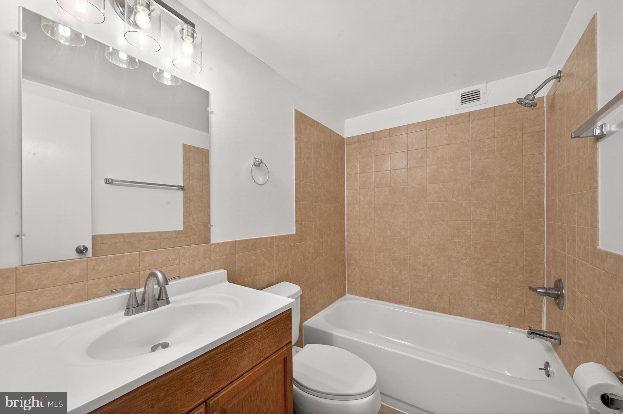 WOODLAKE TOWERS - Residential