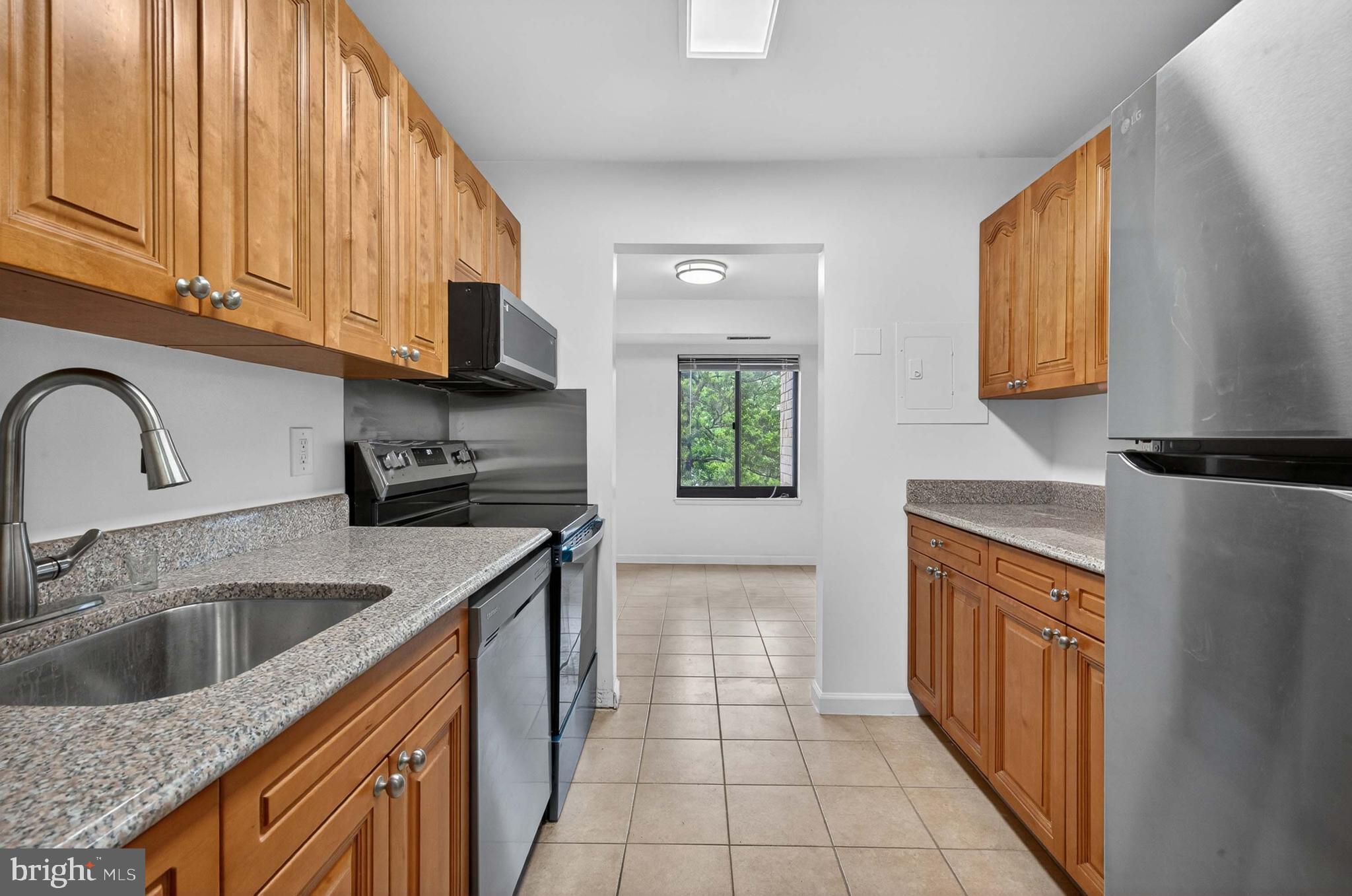 WOODLAKE TOWERS - Residential