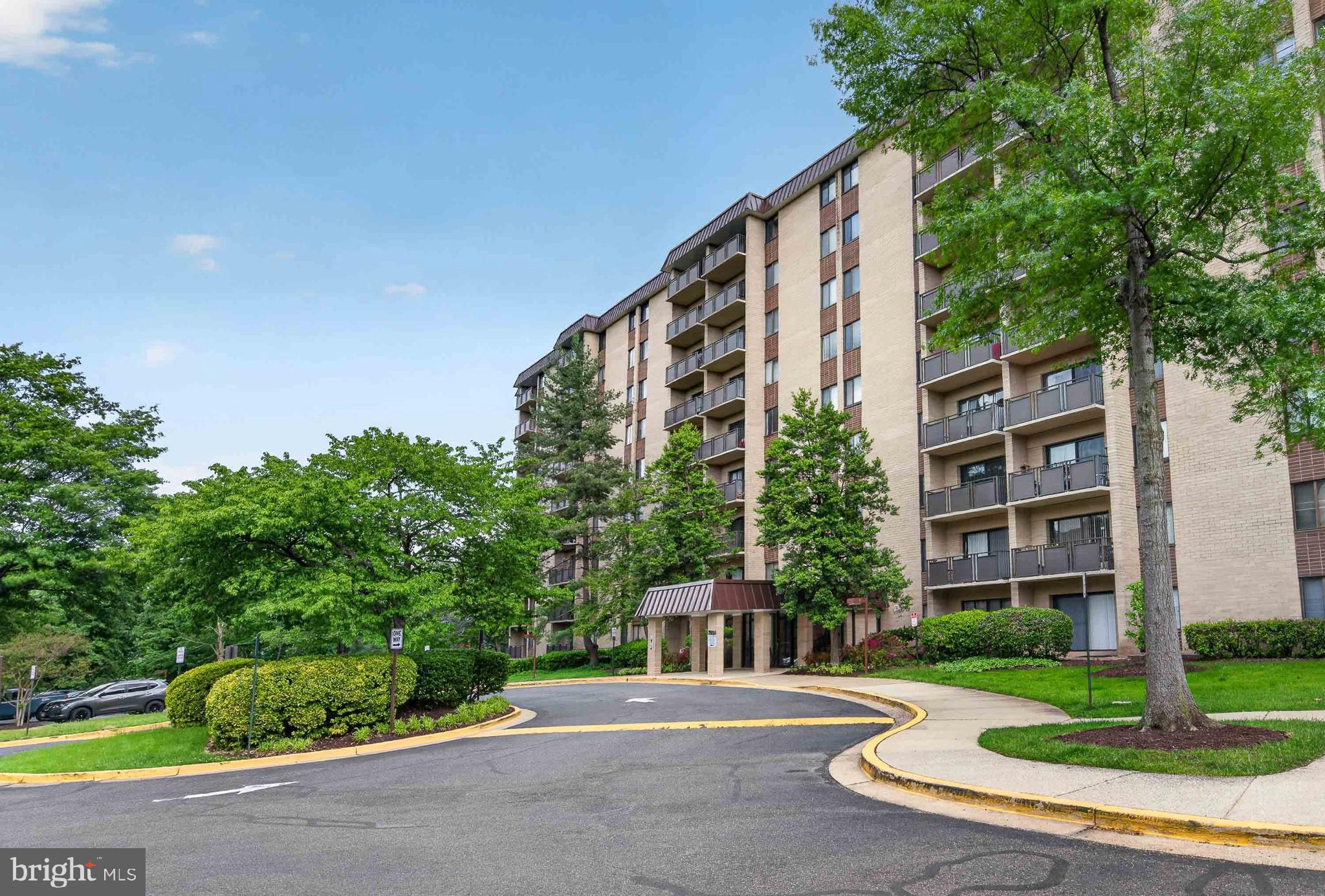 WOODLAKE TOWERS - Residential