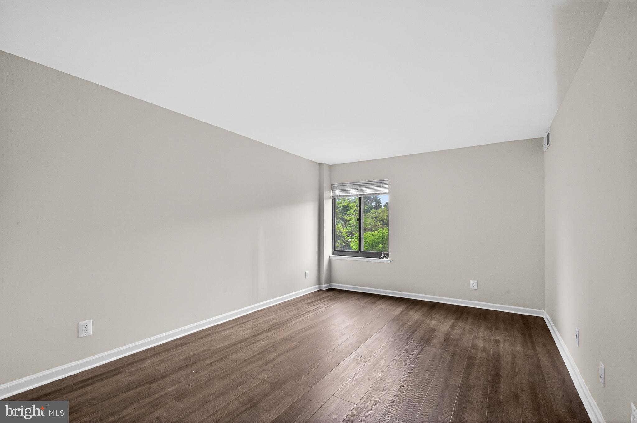WOODLAKE TOWERS - Residential