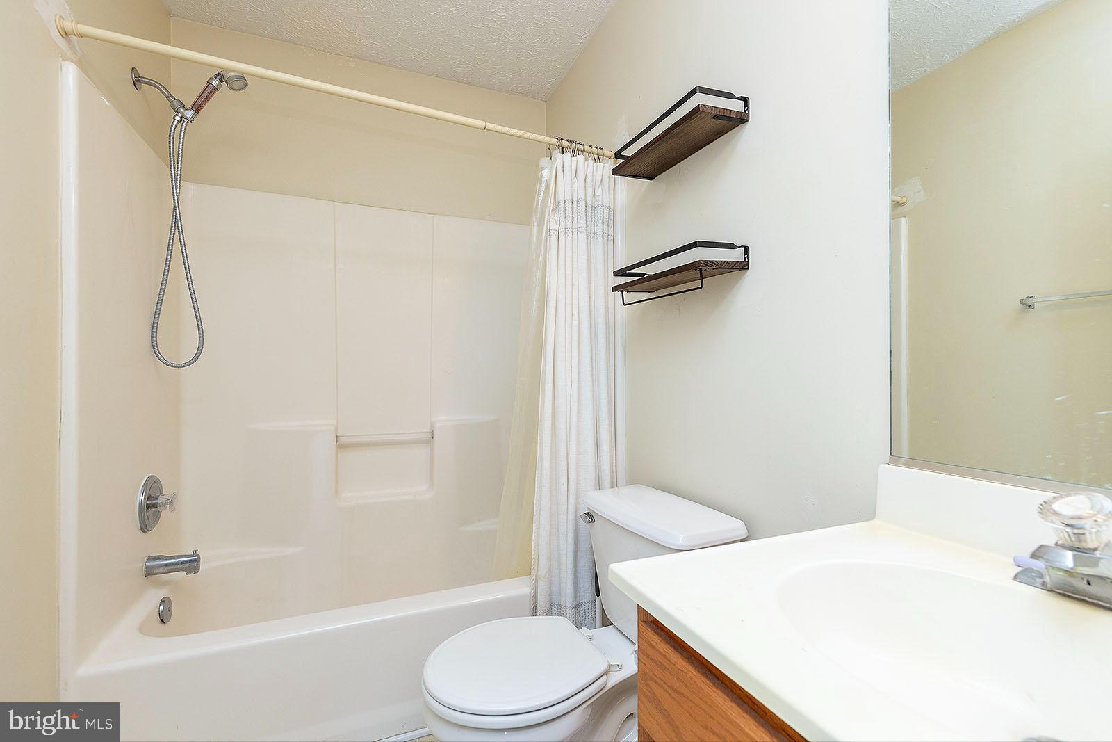 HUNTINGTON MEADOWS - Residential Lease