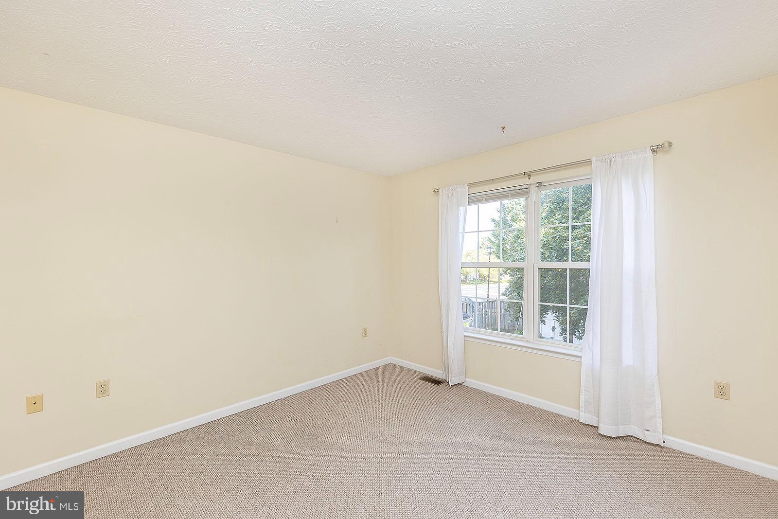 HUNTINGTON MEADOWS - Residential Lease